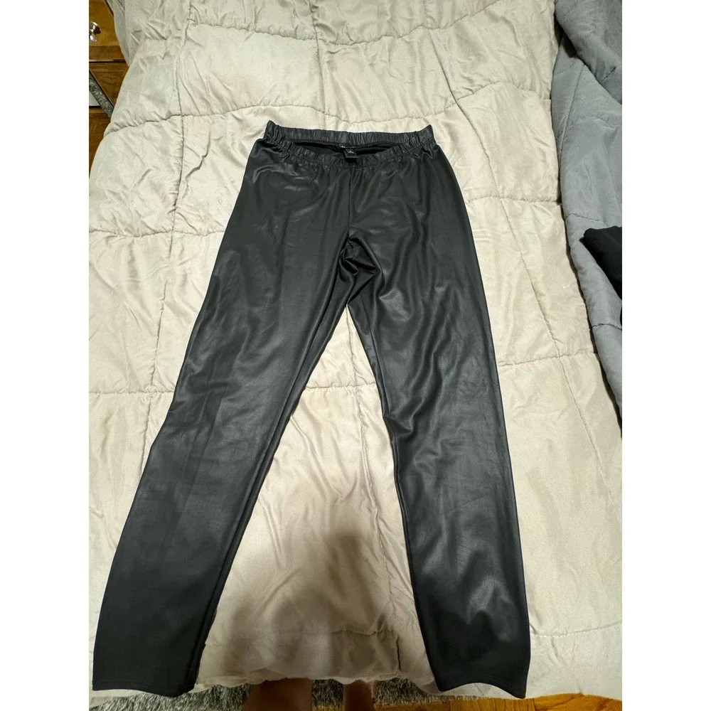 Torrid Faux Leather Leggings Black size 1 - Picture 3 of 4